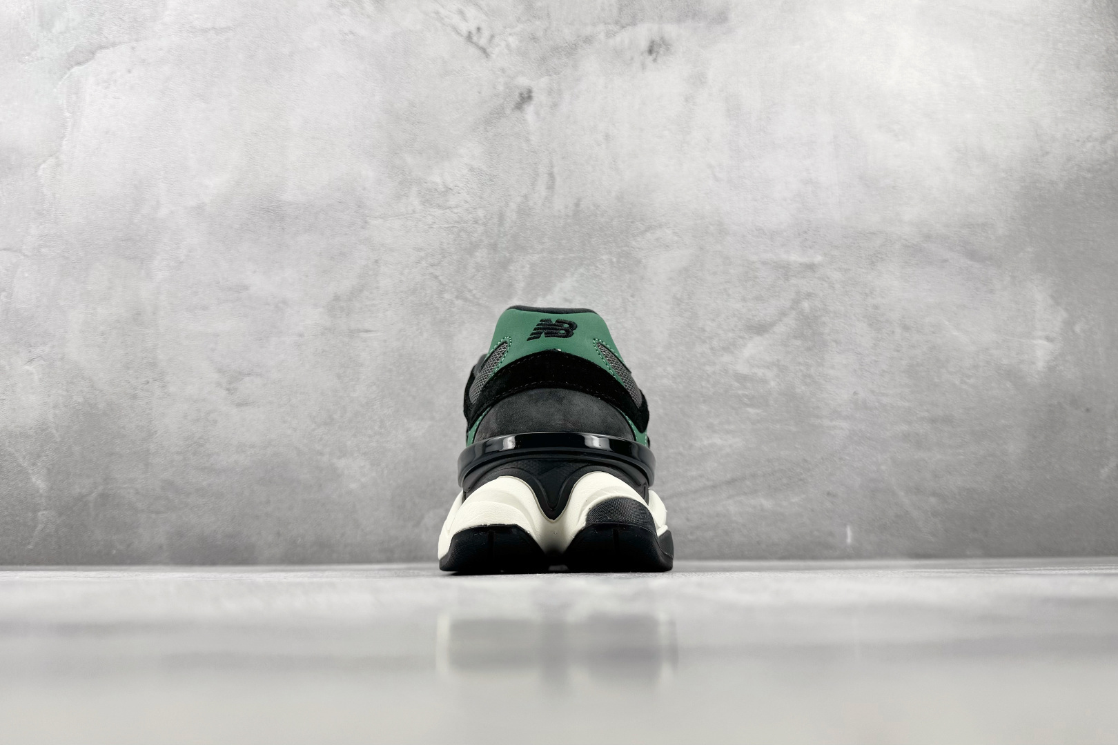 C 版 大厂出品 New Balance NB 9060 黑绿 货号：UQ 尺码：36 36.5 37 38.5 39 