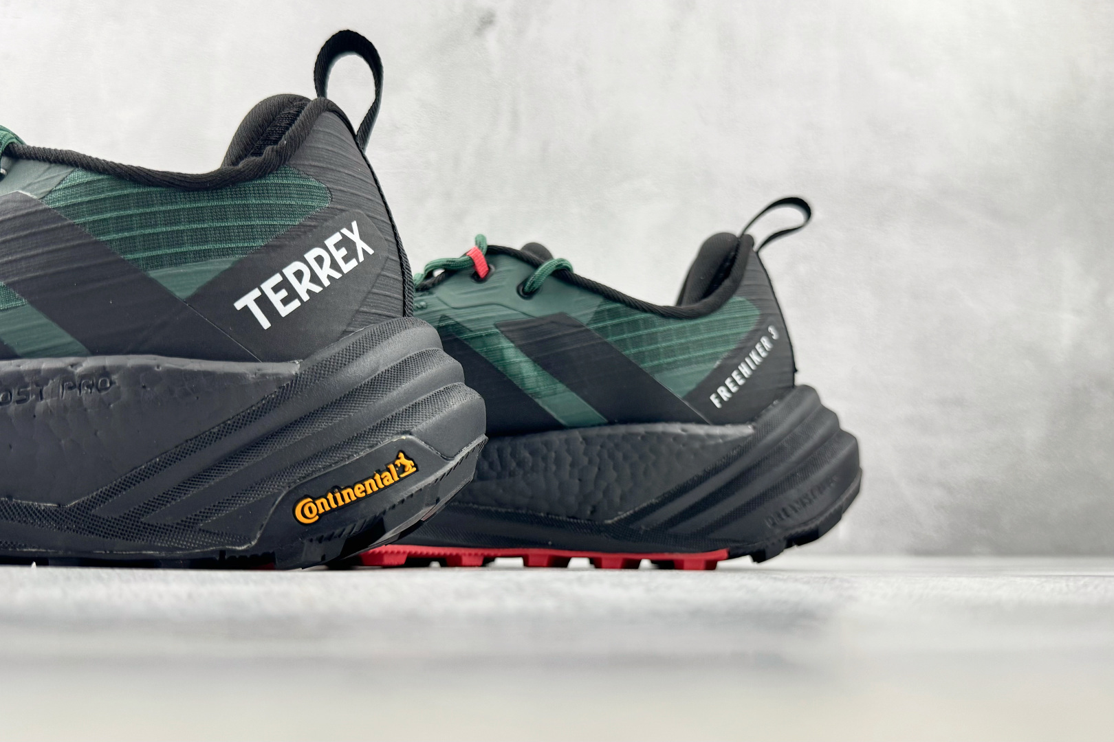 Top adidas TERREX FREEHIKER 3 Gore-Tex 绿黑 货号:KI8278 尺码:40 40 Top adidas TERREX FREEHIKER 3 Gore-Tex 绿黑 货号:KI8278 尺码:40 40