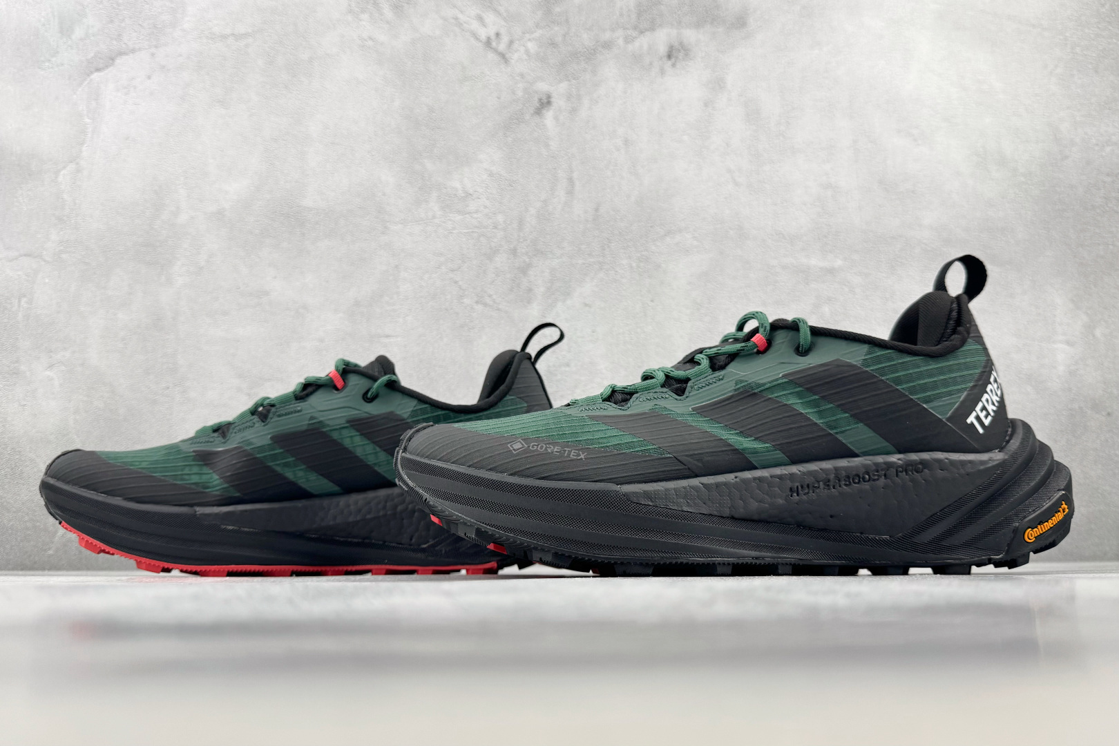Top adidas TERREX FREEHIKER 3 Gore-Tex 绿黑 货号:KI8278 尺码:40 40 Top adidas TERREX FREEHIKER 3 Gore-Tex 绿黑 货号:KI8278 尺码:40 40