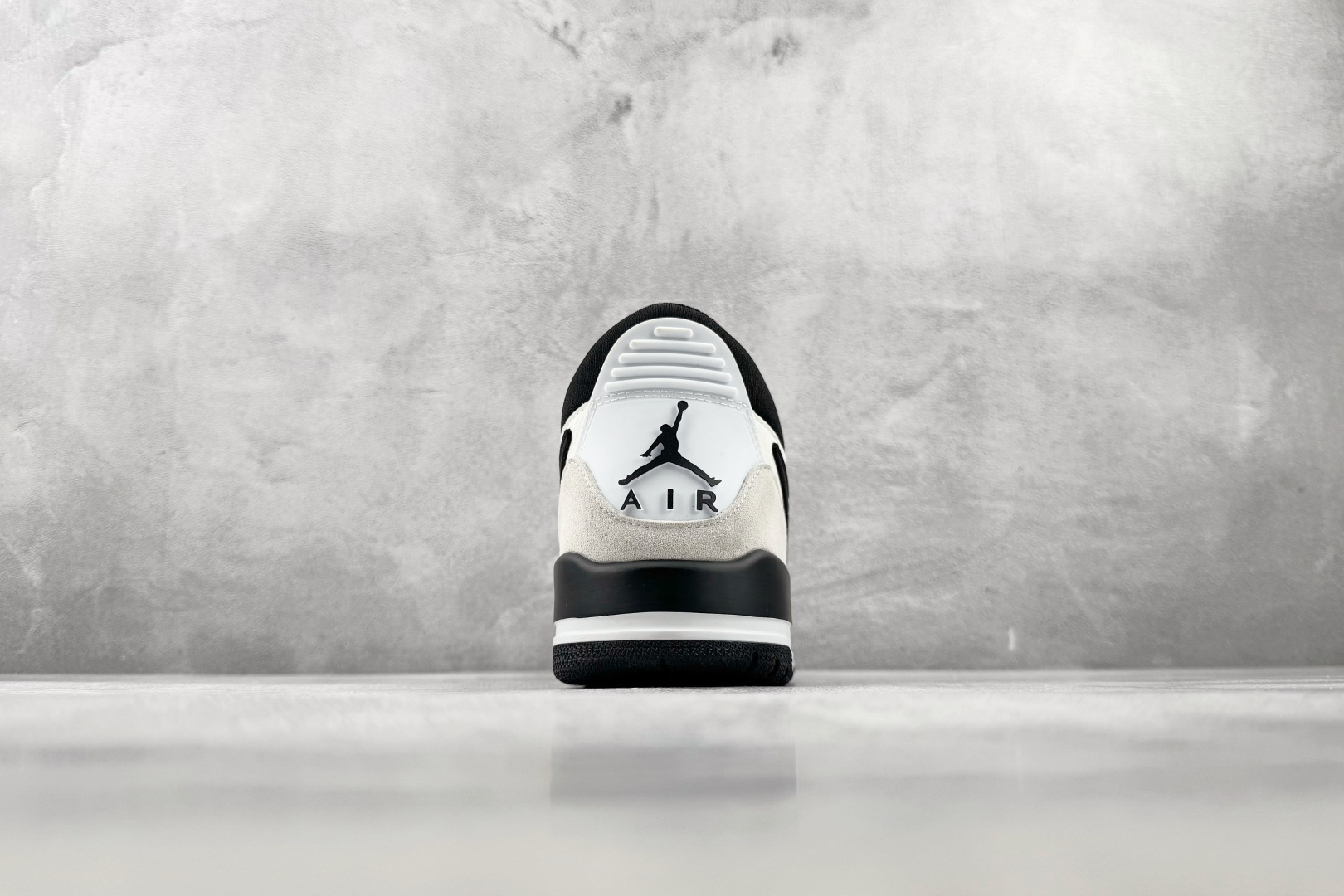 F2 外贸F版最强平替 Jordan Legacy 312 熊猫 黑白 货号:HV1811 101 尺码:36 36.5 F2 外贸F版最强平替 Jordan Legacy 312 熊猫 黑白 货号:HV1811 101 尺码:36 36.5
