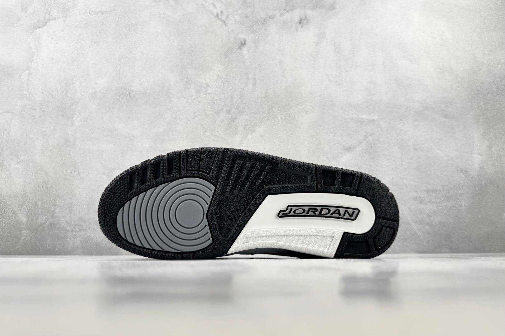 F2 外贸F版最强平替 Jordan Legacy 312 熊猫 黑白 货号:HV1811 101 尺码:36 36.5 F2 外贸F版最强平替 Jordan Legacy 312 熊猫 黑白 货号:HV1811 101 尺码:36 36.5
