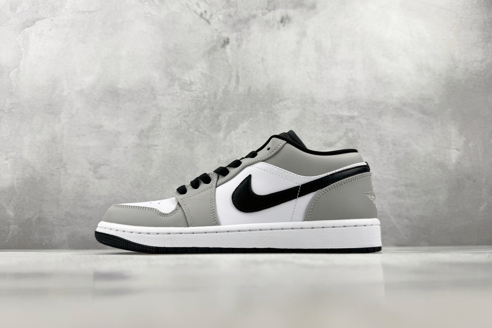 K版 综合版 Jordan Air Jordan 1 烟灰 货号:-132 尺码:36 36.5 37.5 38 38. K版 综合版 Jordan Air Jordan 1 烟灰 货号:-132 尺码:36 36.5 37.5 38 38.