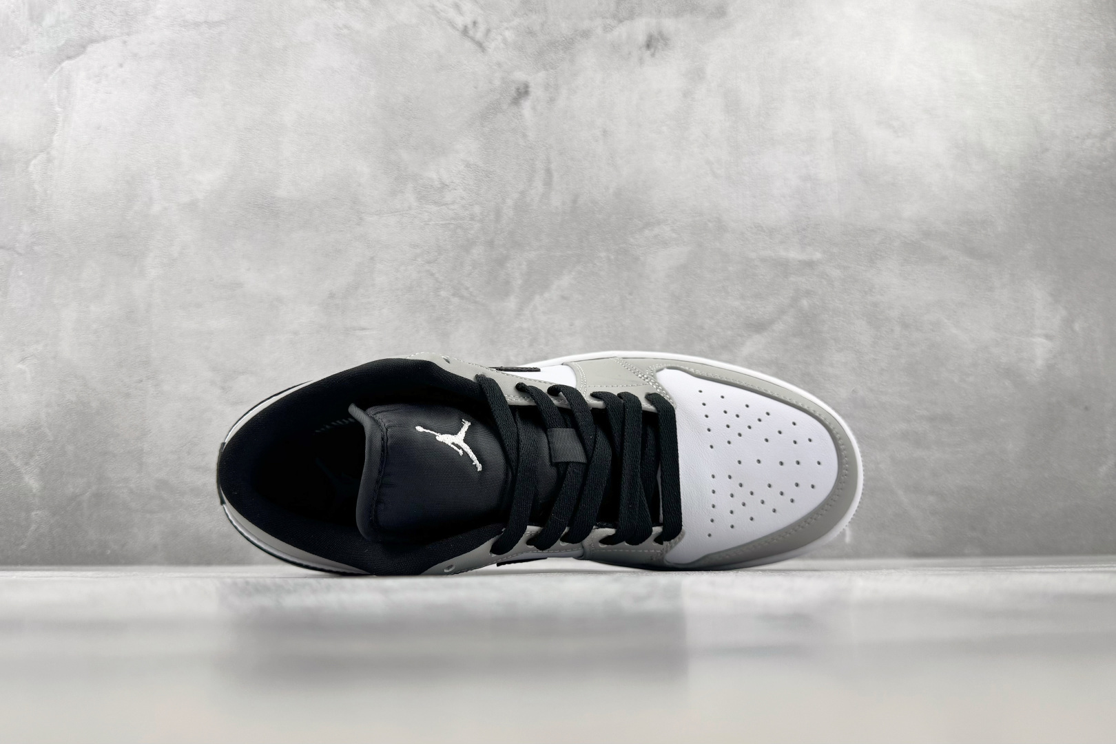 K版 综合版 Jordan Air Jordan 1 烟灰 货号:-132 尺码:36 36.5 37.5 38 38. K版 综合版 Jordan Air Jordan 1 烟灰 货号:-132 尺码:36 36.5 37.5 38 38.
