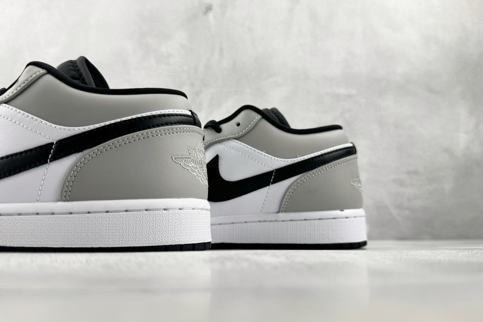 K版 综合版 Jordan Air Jordan 1 烟灰 货号:-132 尺码:36 36.5 37.5 38 38. K版 综合版 Jordan Air Jordan 1 烟灰 货号:-132 尺码:36 36.5 37.5 38 38.
