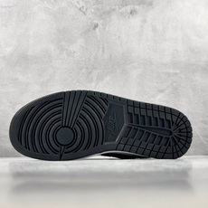 K版 综合版 Jordan Air Jordan 1 烟灰 货号:-132 尺码:36 36.5 37.5 38 38. K版 综合版 Jordan Air Jordan 1 烟灰 货号:-132 尺码:36 36.5 37.5 38 38.