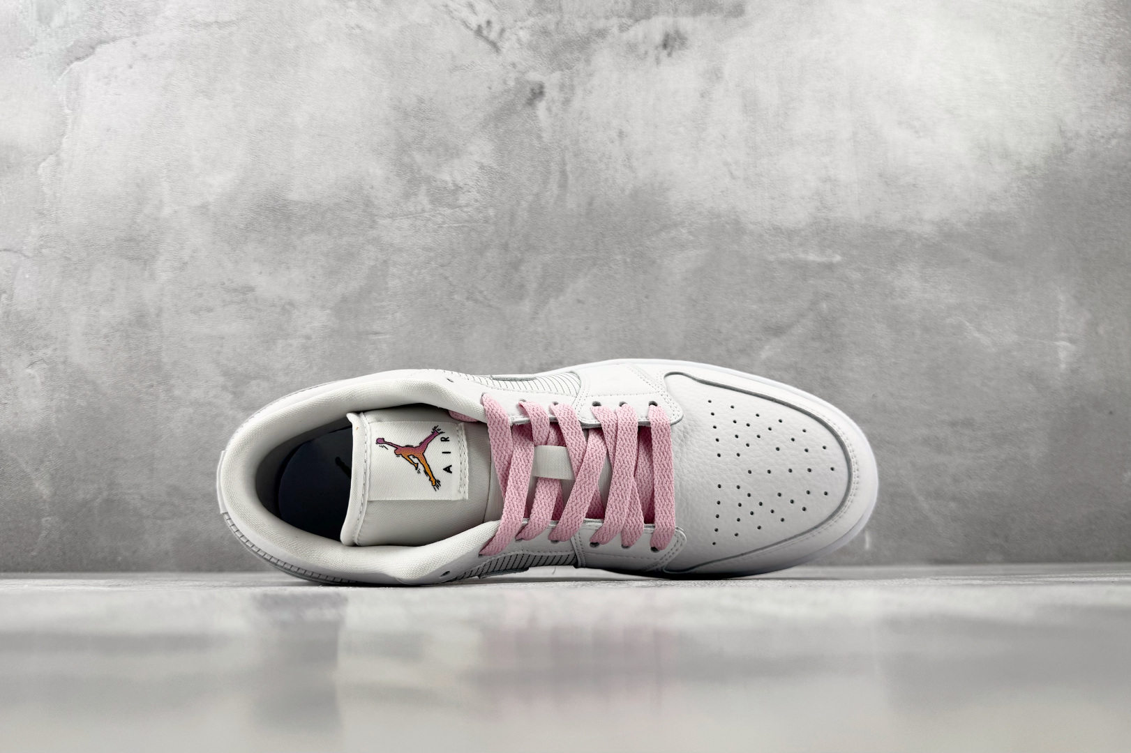 K版 综合版 Jordan Air Jordan 1 SE 白北极粉 货号:IO2048-100 尺码:36 36.5 K版 综合版 Jordan Air Jordan 1 SE 白北极粉 货号:IO2048-100 尺码:36 36.5