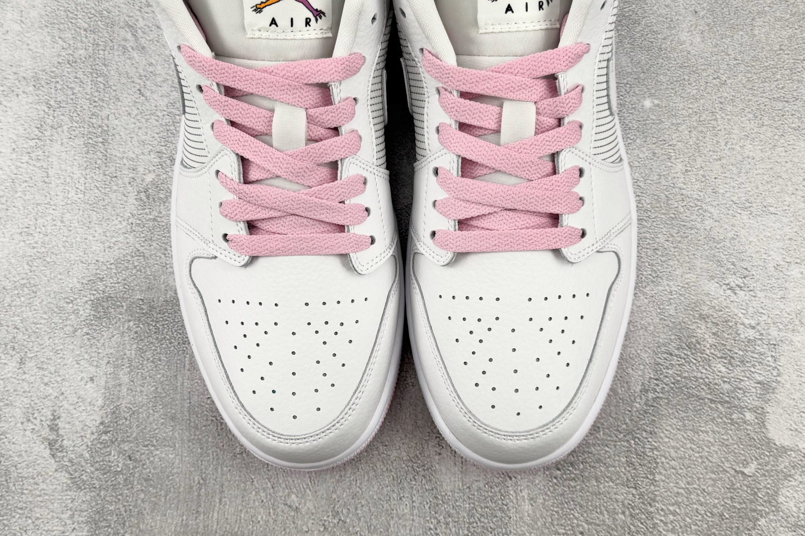 K版 综合版 Jordan Air Jordan 1 SE 白北极粉 货号:IO2048-100 尺码:36 36.5 K版 综合版 Jordan Air Jordan 1 SE 白北极粉 货号:IO2048-100 尺码:36 36.5