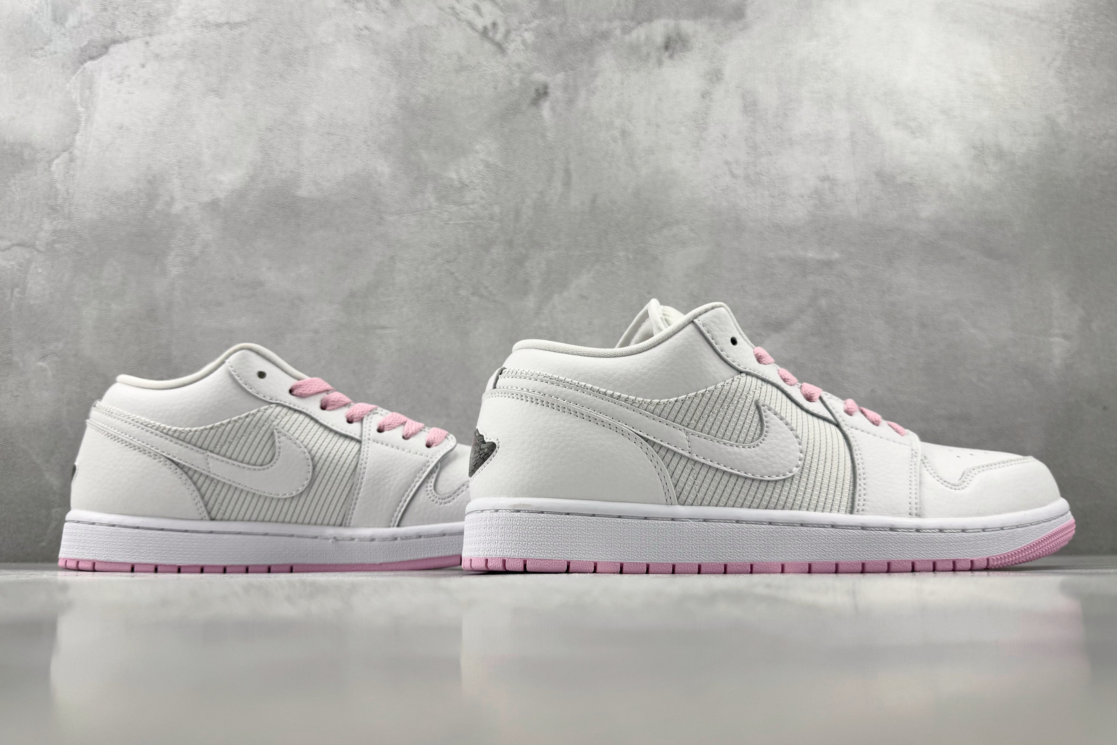 K版 综合版 Jordan Air Jordan 1 SE 白北极粉 货号:IO2048-100 尺码:36 36.5 K版 综合版 Jordan Air Jordan 1 SE 白北极粉 货号:IO2048-100 尺码:36 36.5