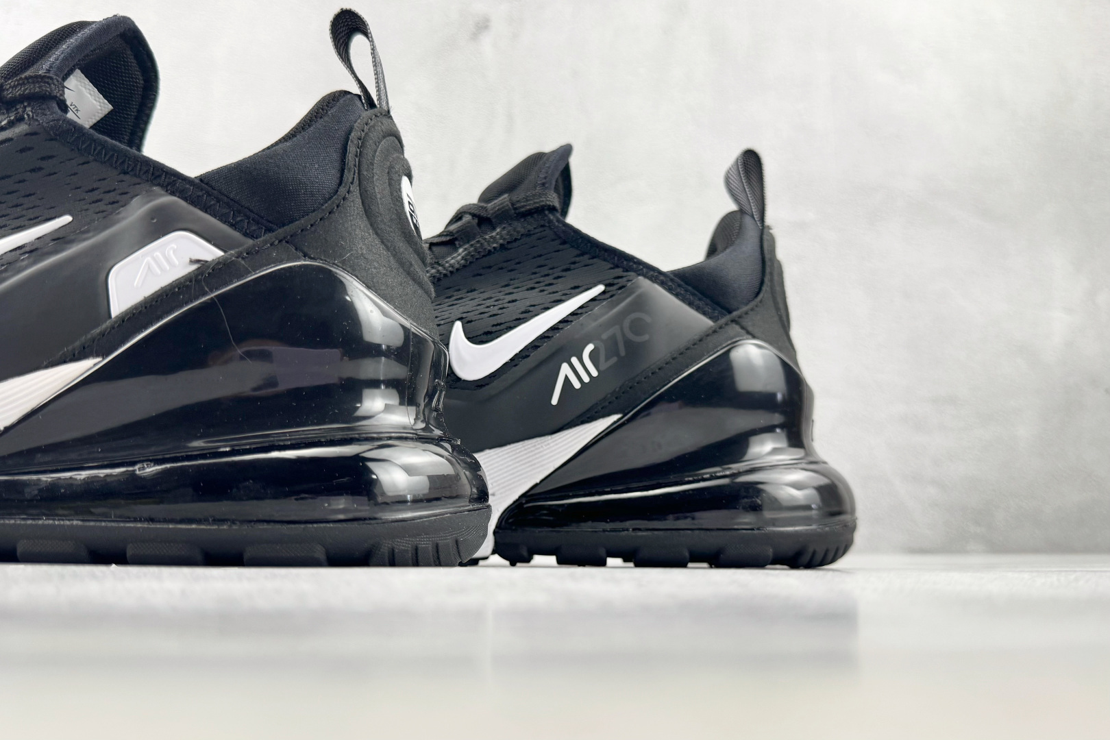 C 版 大厂出品 Nike Air Max 270 黑白 货号:IO9883 002 尺码:36 36.5 37.5 3 C 版 大厂出品 Nike Air Max 270 黑白 货号:IO9883 002 尺码:36 36.5 37.5 3