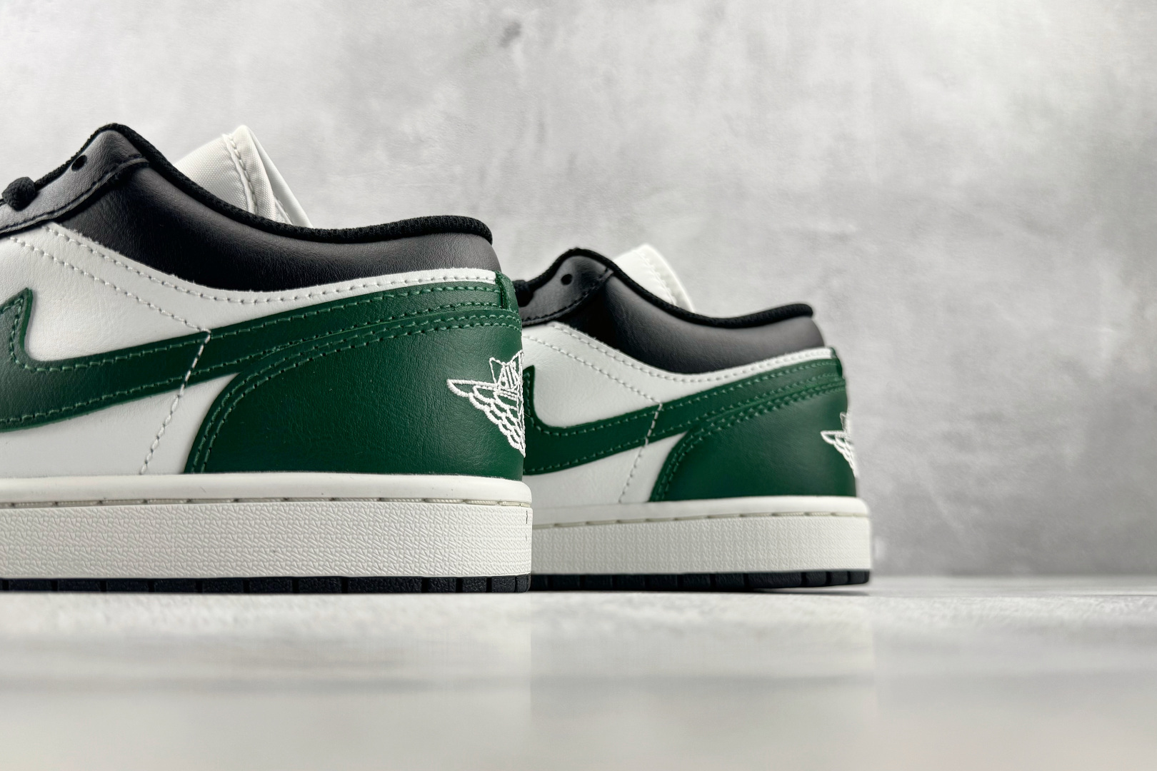 DT  公司级 Jordan Air Jordan 1 黑峡谷绿 货号： 047 尺码：40 40.5 41 42 42
