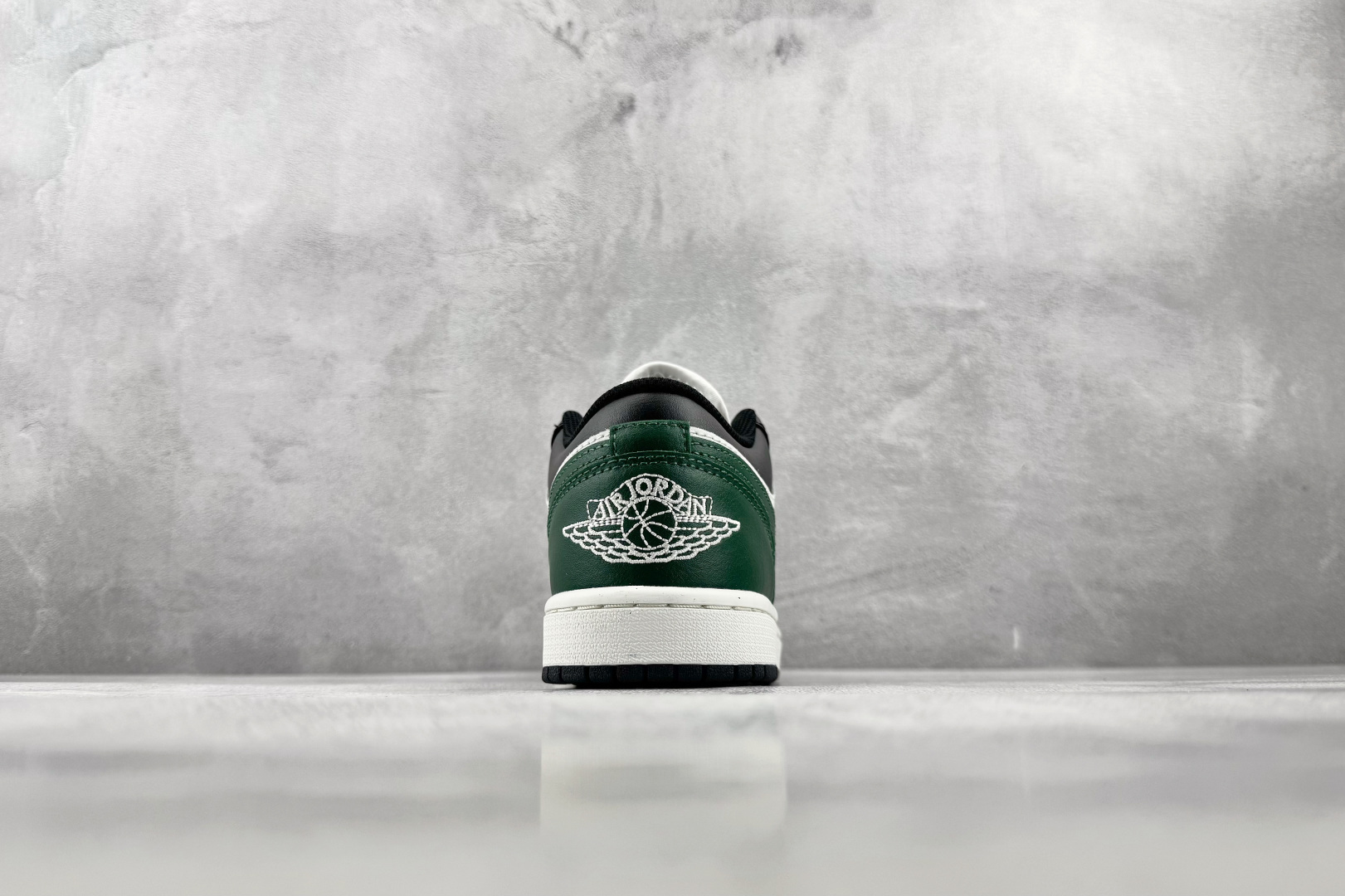 DT  公司级 Jordan Air Jordan 1 黑峡谷绿 货号： 047 尺码：40 40.5 41 42 42