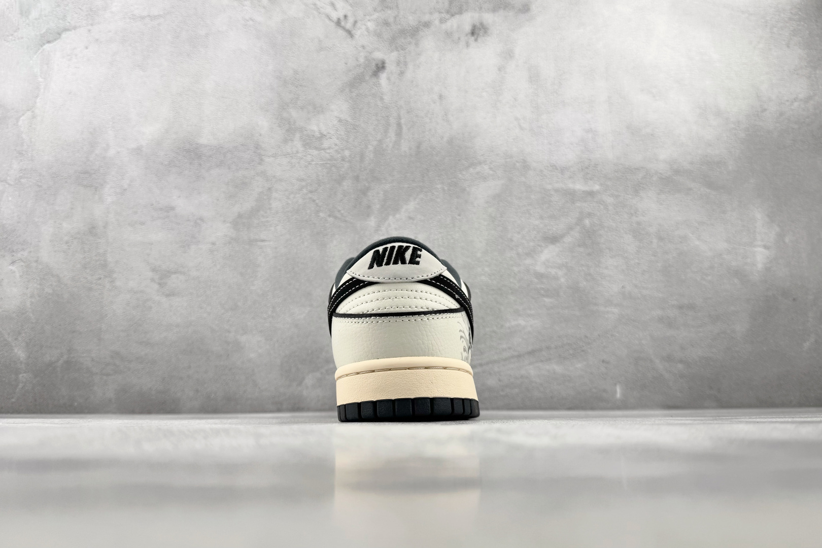 YC Nike Dunk 栖风吟 红白黑 货号：WR0508 186 尺码：40 40.5 41 42 42.5 43 