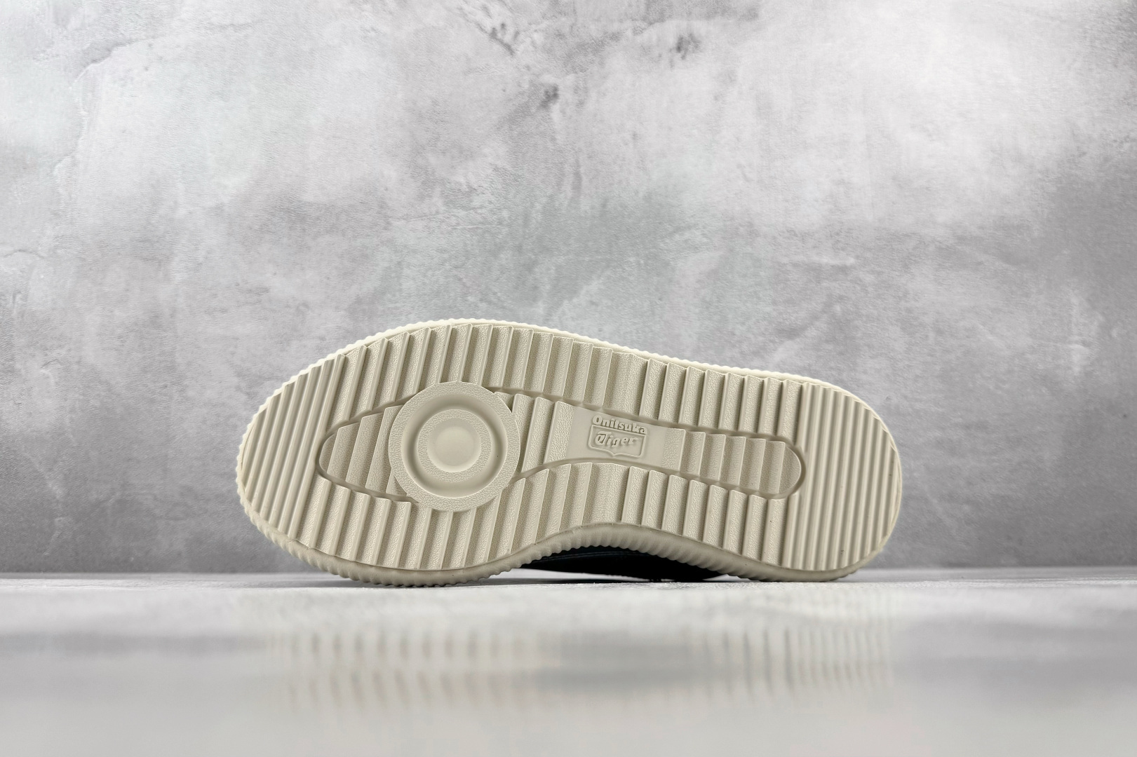 SC 渠道特供 Onitsuka Tiger鬼塚虎 Delecity 银色 货号：1183B941-020 尺码：36 