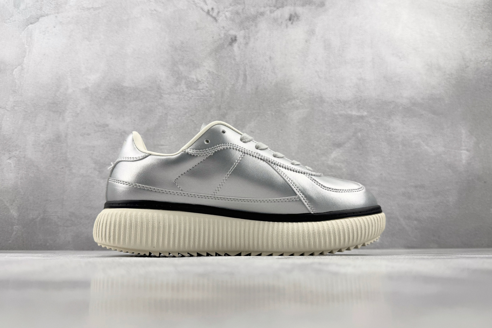SC 渠道特供 Onitsuka Tiger鬼塚虎 Delecity 银色 货号：1183B941-020 尺码：36 