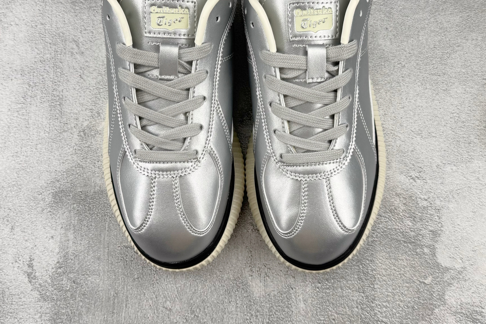 SC 渠道特供 Onitsuka Tiger鬼塚虎 Delecity 银色 货号：1183B941-020 尺码：36 