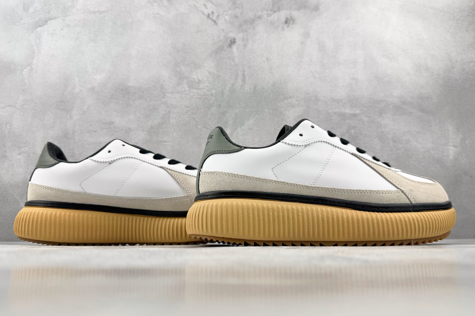 SC 渠道特供 Onitsuka Tiger鬼塚虎 Delecity 白灰 货号:1183B874-103 尺码:36 SC 渠道特供 Onitsuka Tiger鬼塚虎 Delecity 白灰 货号:1183B874-103 尺码:36