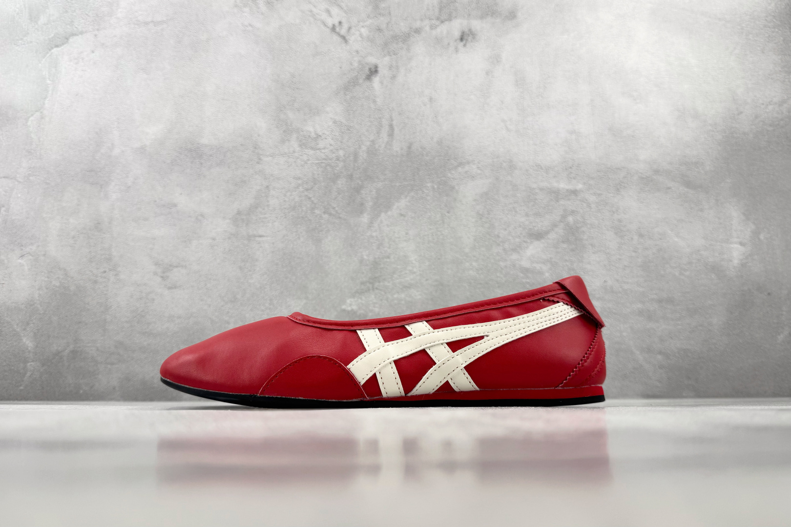 SC 渠道特供 Onitsuka Tiger鬼塚虎 GYMNARINA 红色/白色 货号:1182A704-600 尺码 SC 渠道特供 Onitsuka Tiger鬼塚虎 GYMNARINA 红色/白色 货号:1182A704-600 尺码