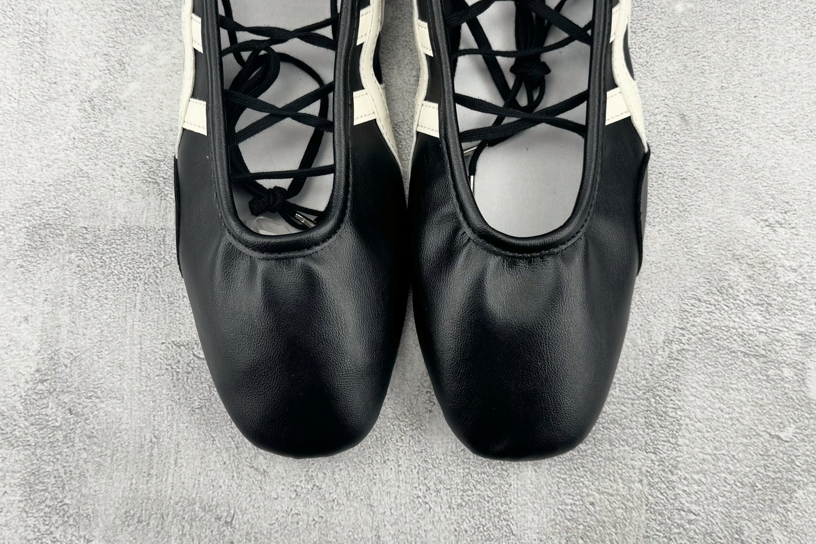 SC 渠道特供 Onitsuka Tiger鬼塚虎 GYMNARINA 黑白色 货号:1182A704-001 尺码:3 SC 渠道特供 Onitsuka Tiger鬼塚虎 GYMNARINA 黑白色 货号:1182A704-001 尺码:3