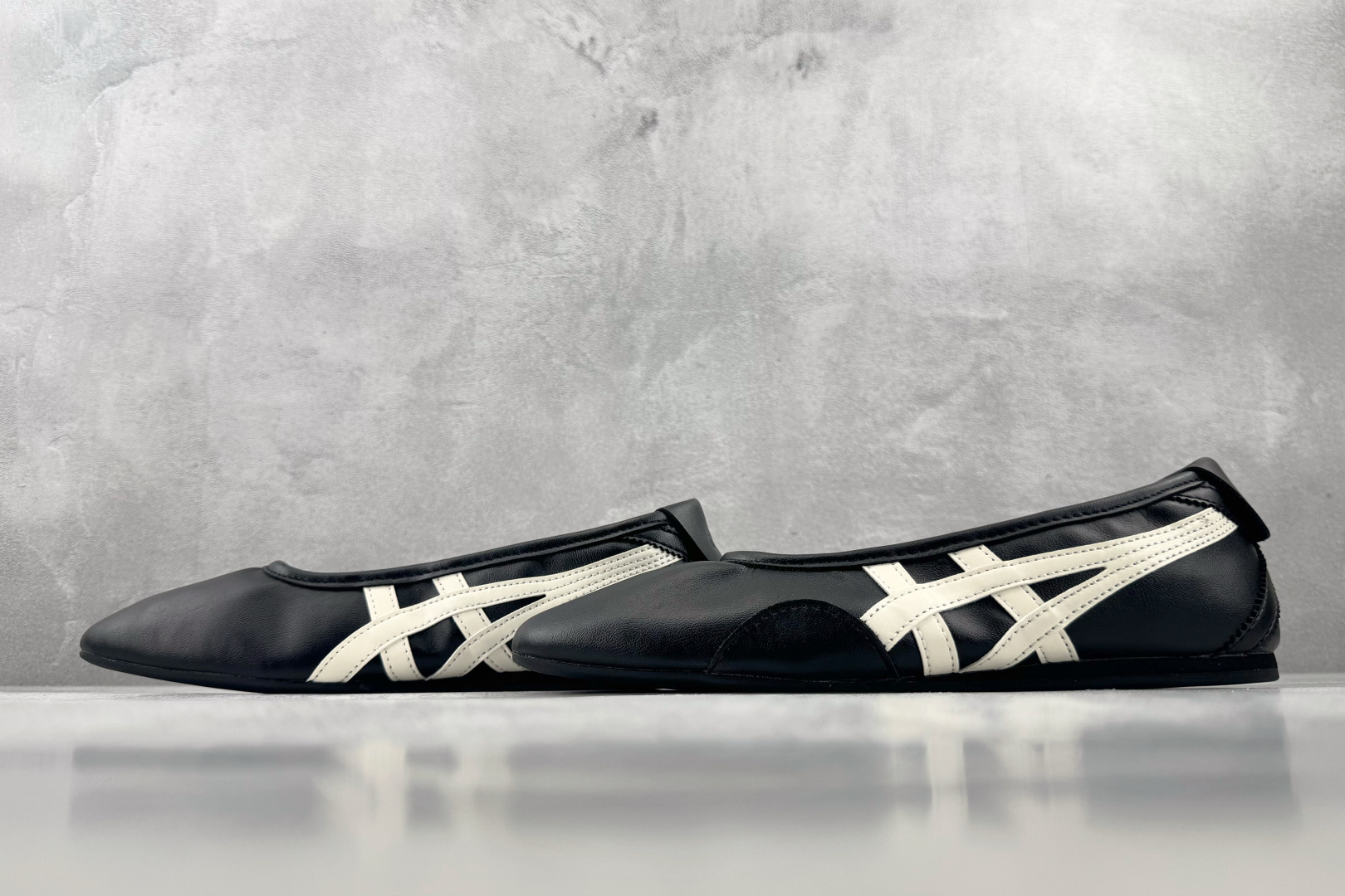 SC 渠道特供 Onitsuka Tiger鬼塚虎 GYMNARINA 黑白色 货号:1182A704-001 尺码:3 SC 渠道特供 Onitsuka Tiger鬼塚虎 GYMNARINA 黑白色 货号:1182A704-001 尺码:3