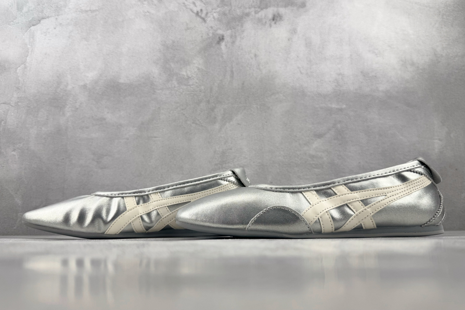 SC 渠道特供 Onitsuka Tiger鬼塚虎 GYMNARINA 银色 货号:1182A754-020 尺码:36 SC 渠道特供 Onitsuka Tiger鬼塚虎 GYMNARINA 银色 货号:1182A754-020 尺码:36