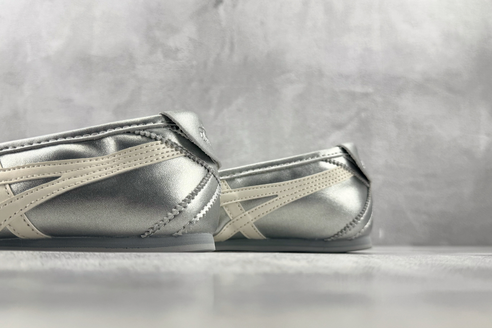 SC 渠道特供 Onitsuka Tiger鬼塚虎 GYMNARINA 银色 货号:1182A754-020 尺码:36 SC 渠道特供 Onitsuka Tiger鬼塚虎 GYMNARINA 银色 货号:1182A754-020 尺码:36