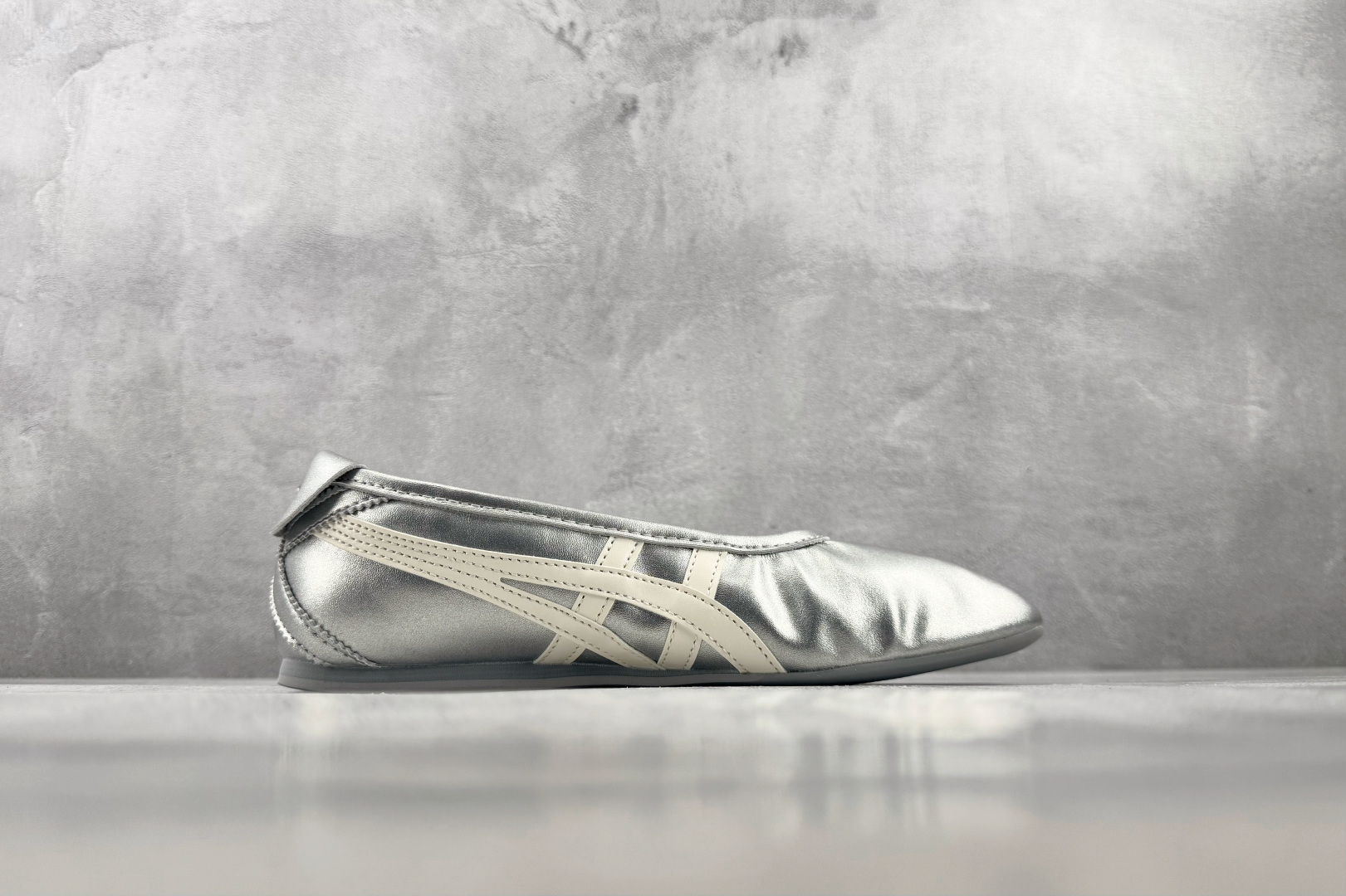 SC 渠道特供 Onitsuka Tiger鬼塚虎 GYMNARINA 银色 货号:1182A754-020 尺码:36 SC 渠道特供 Onitsuka Tiger鬼塚虎 GYMNARINA 银色 货号:1182A754-020 尺码:36