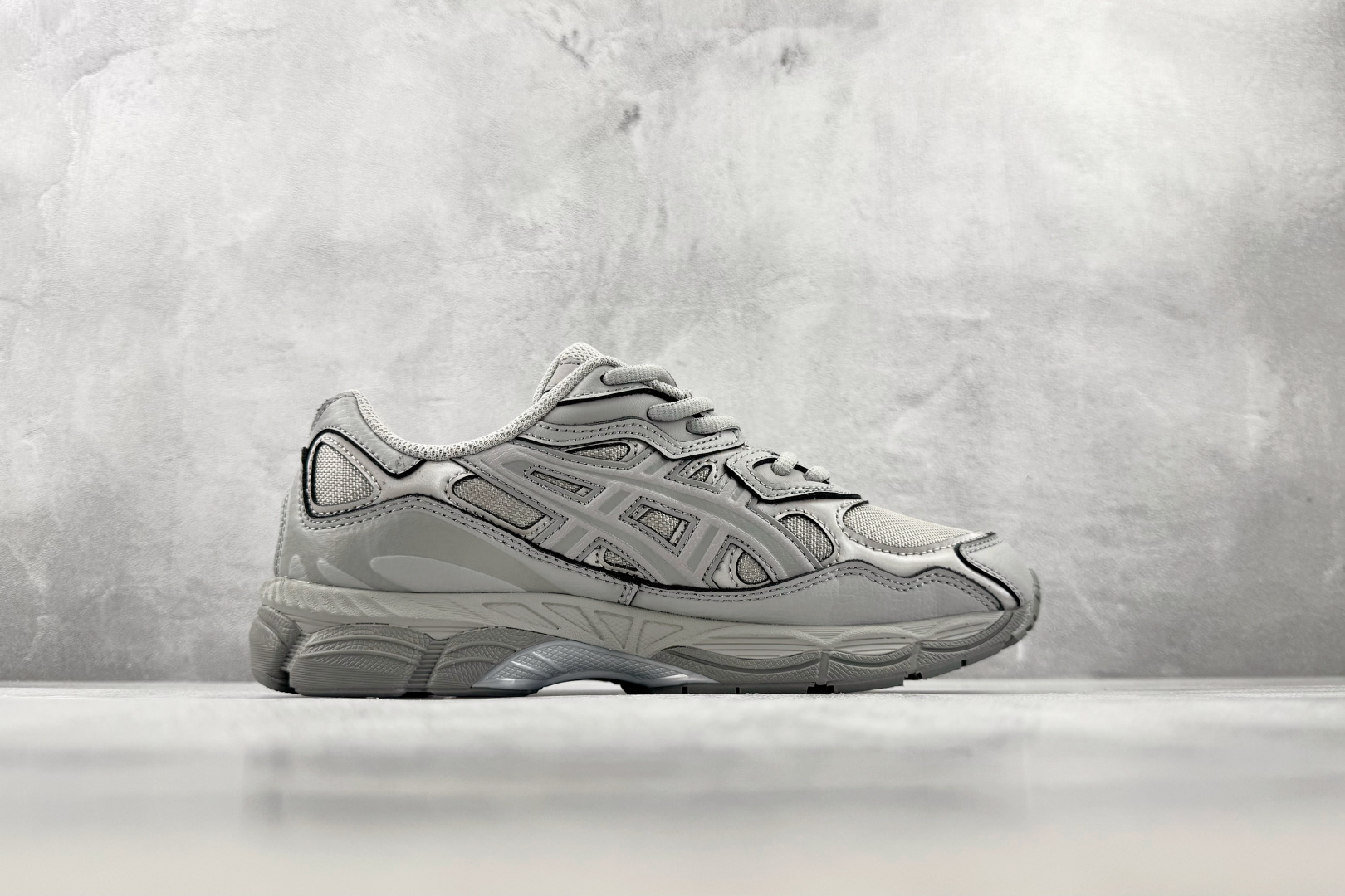XP 平台专供 ASICS GEL-NYC 灰色 货号：1203A280-021 尺码：36 36.5 37.5 38 