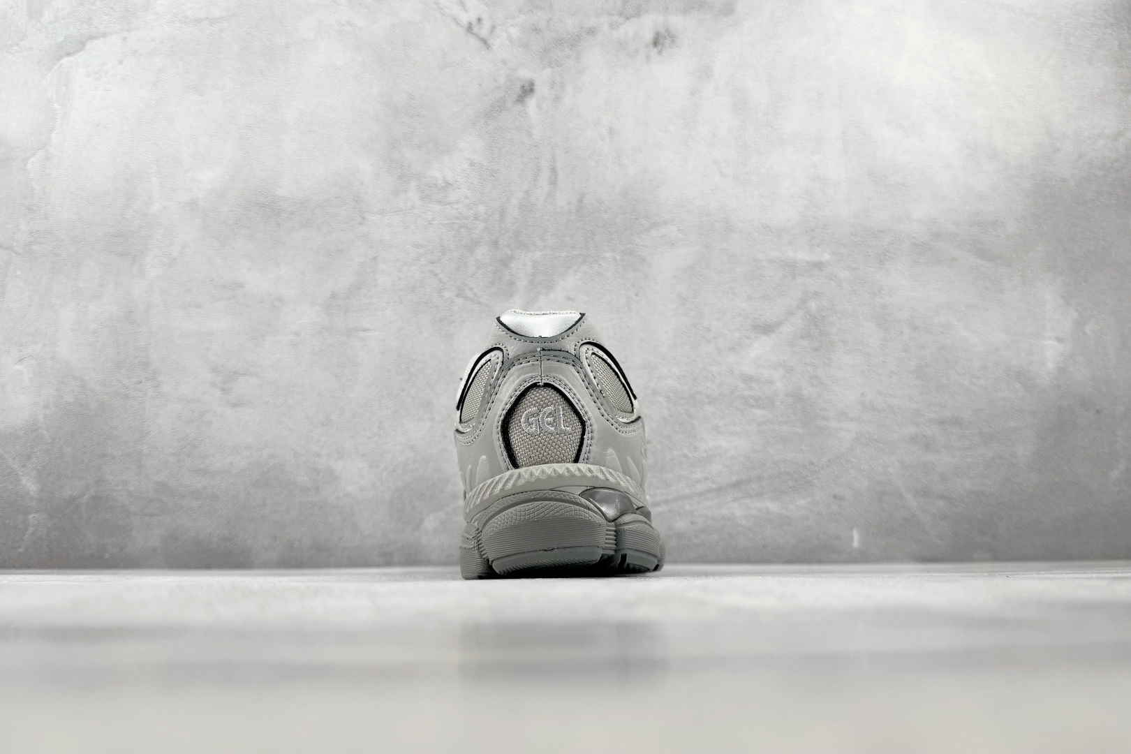 XP 平台专供 ASICS GEL-NYC 灰色 货号：1203A280-021 尺码：36 36.5 37.5 38 