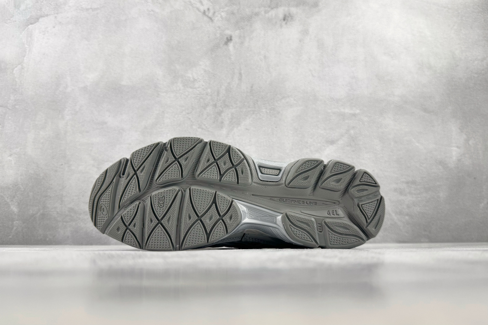 XP 平台专供 ASICS GEL-NYC 灰色 货号：1203A280-021 尺码：36 36.5 37.5 38 