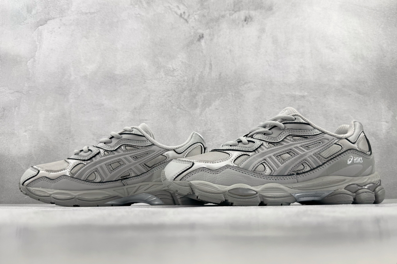 XP 平台专供 ASICS GEL-NYC 灰色 货号：1203A280-021 尺码：36 36.5 37.5 38 