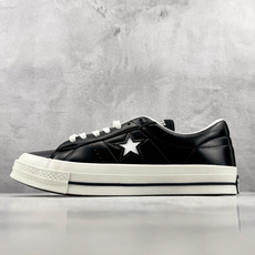 Converse ONE STAR 黑白 • 星星贴片车缝针距统一 尖角走线圆润 不断线跳针 • 严格拉帮工艺鞋面不褶皱 Converse ONE STAR 黑白 • 星星贴片车缝针距统一 尖角走线圆润 不断线跳针 • 严格拉帮工艺鞋面不褶皱