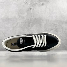 Converse ONE STAR 黑白 • 星星贴片车缝针距统一 尖角走线圆润 不断线跳针 • 严格拉帮工艺鞋面不褶皱 Converse ONE STAR 黑白 • 星星贴片车缝针距统一 尖角走线圆润 不断线跳针 • 严格拉帮工艺鞋面不褶皱