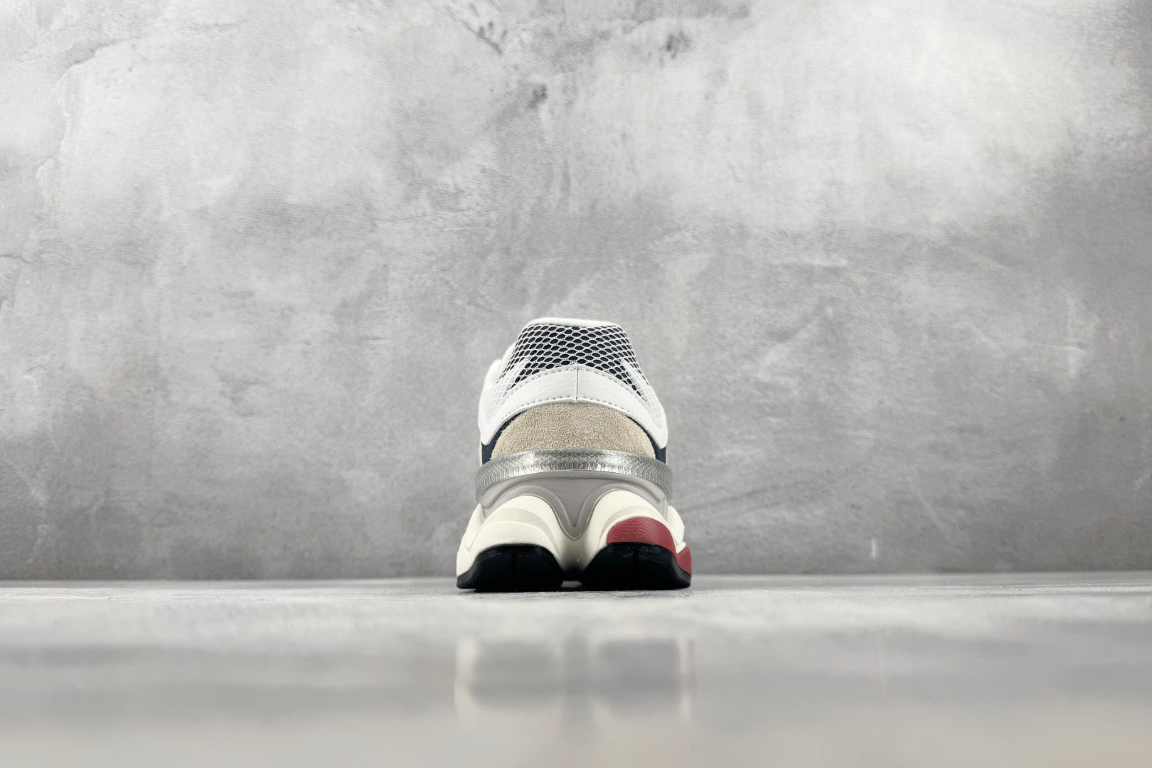 C 版 大厂出品 New Balance NB 9060 白红 货号:U90603MT 尺码:36 36.5 37 38 C 版 大厂出品 New Balance NB 9060 白红 货号:U90603MT 尺码:36 36.5 37 38