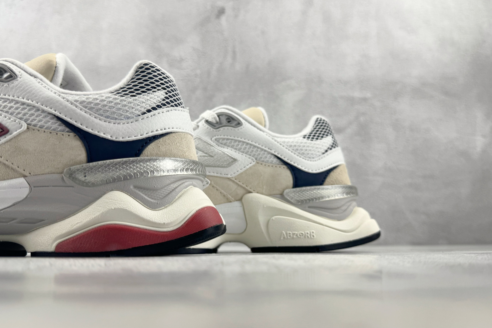 C 版 大厂出品 New Balance NB 9060 白红 货号:U90603MT 尺码:36 36.5 37 38 C 版 大厂出品 New Balance NB 9060 白红 货号:U90603MT 尺码:36 36.5 37 38