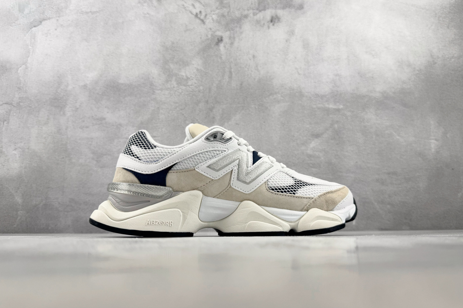 C 版 大厂出品 New Balance NB 9060 白红 货号:U90603MT 尺码:36 36.5 37 38 C 版 大厂出品 New Balance NB 9060 白红 货号:U90603MT 尺码:36 36.5 37 38