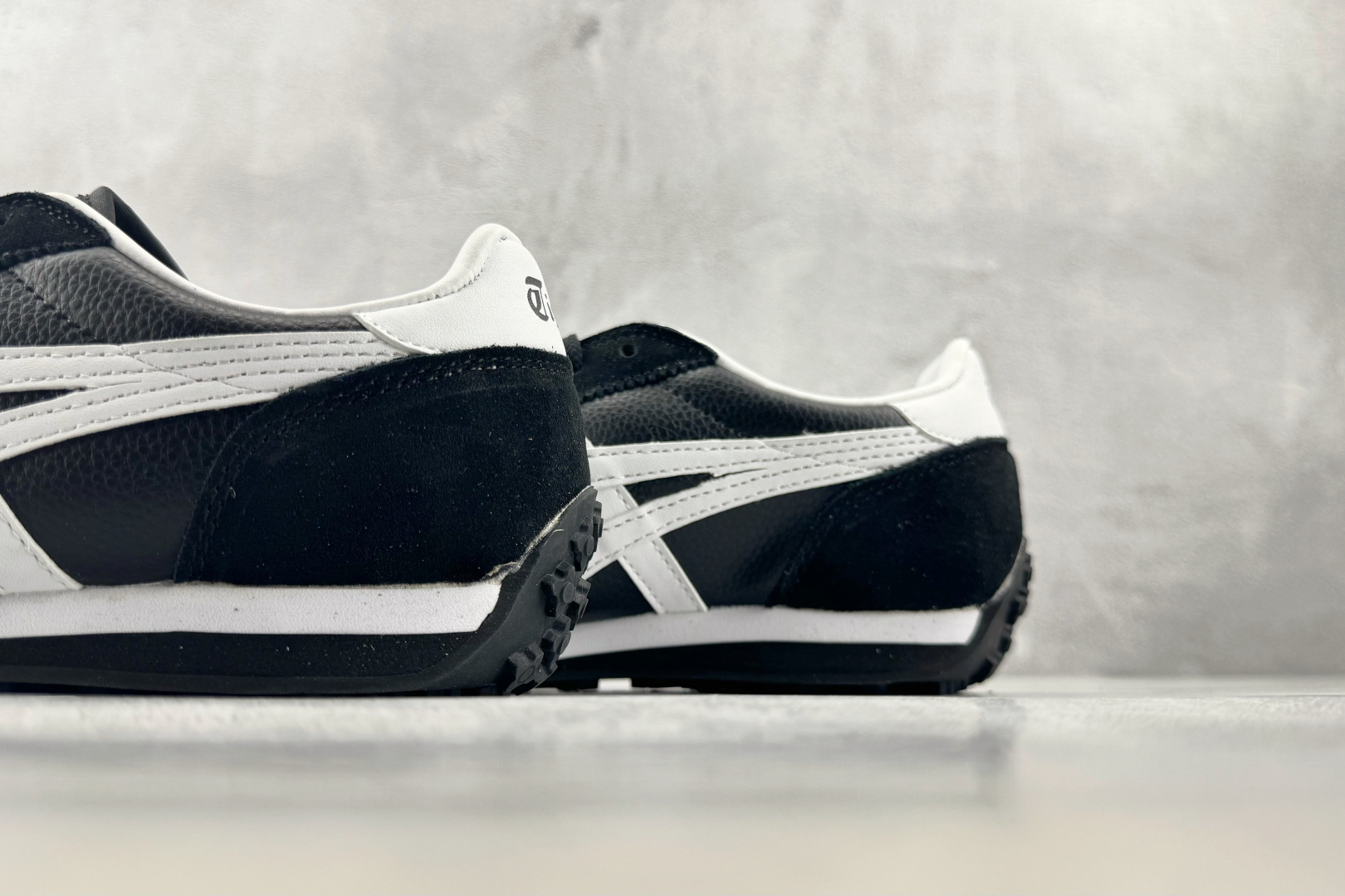 SC 渠道特供 Onitsuka Tiger鬼塚虎 Edr 78 黑白色 货号：1183B411-001 尺码：36 3