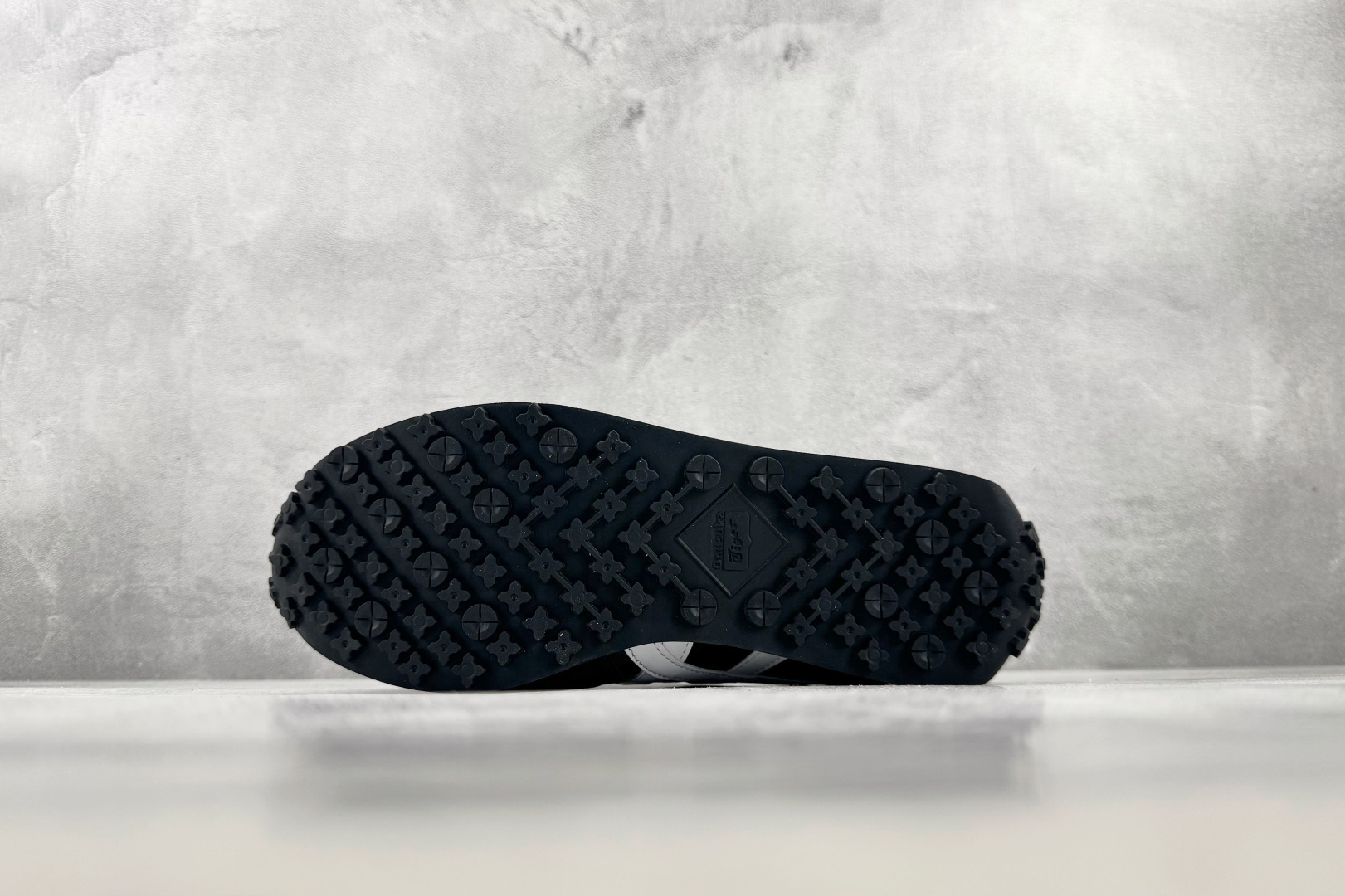 SC 渠道特供 Onitsuka Tiger鬼塚虎 Edr 78 黑白色 货号：1183B411-001 尺码：36 3