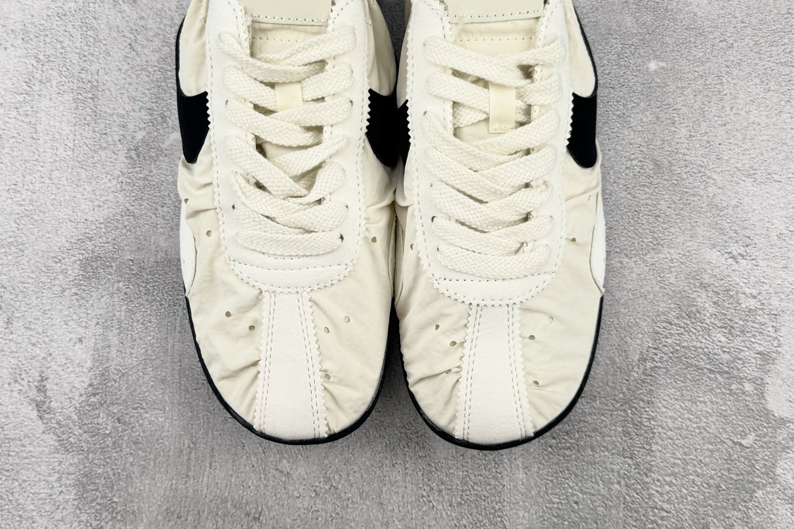 HD 平台订单 Nike Moon Shoe x Jacquemus 白黑 货号:HV8547-101 尺码:36 36 HD 平台订单 Nike Moon Shoe x Jacquemus 白黑 货号:HV8547-101 尺码:36 36