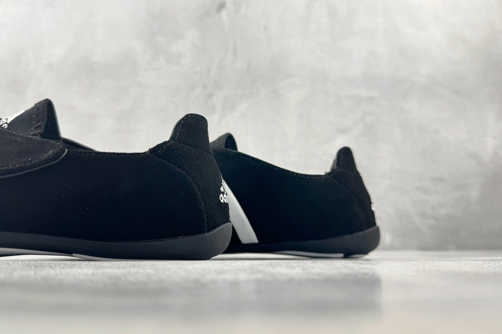 HD 平台订单 adidas × Pharrell Williams Vario Flat Earther 黑白 货号: HD 平台订单 adidas × Pharrell Williams Vario Flat Earther 黑白 货号: