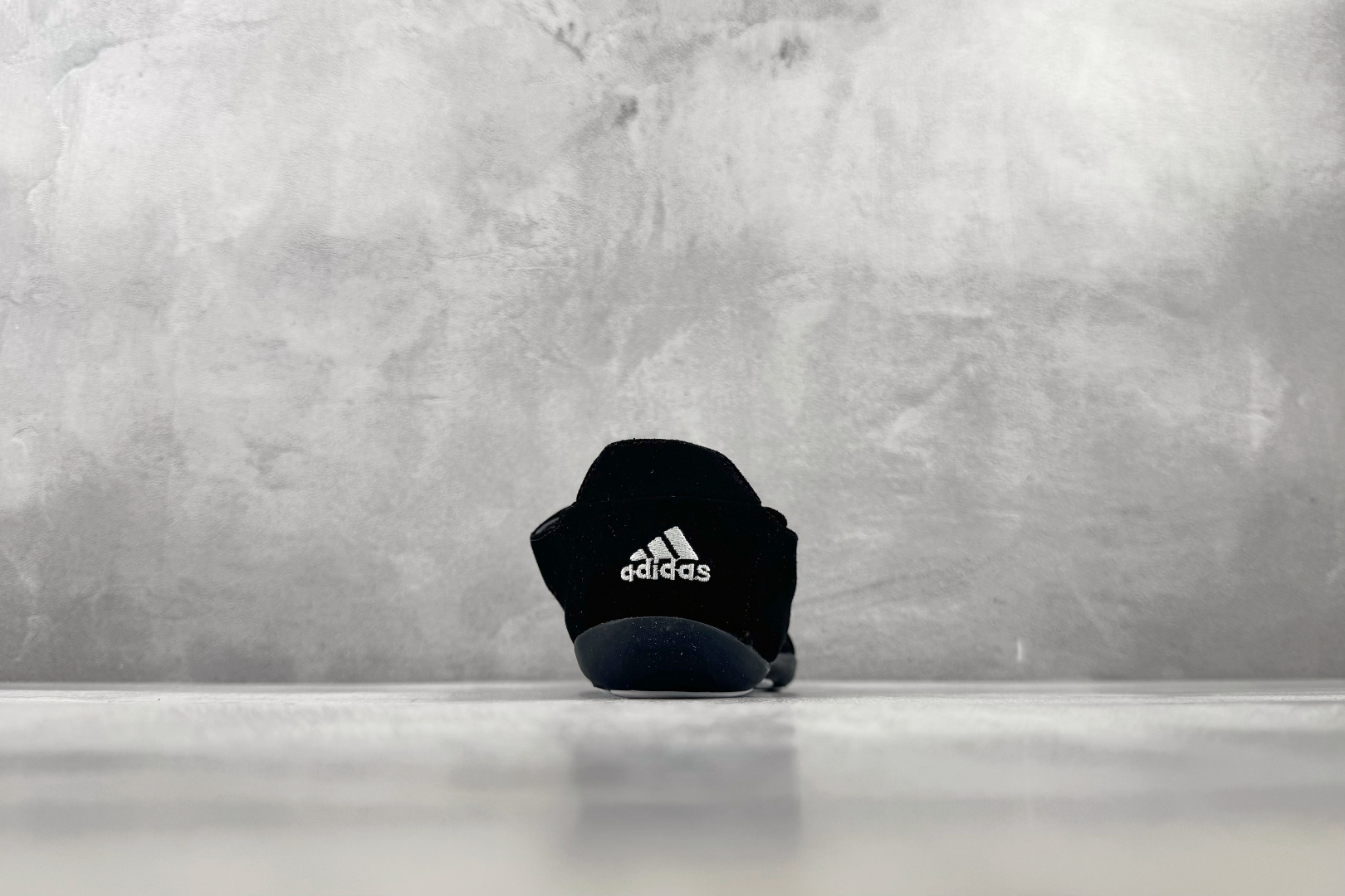 HD 平台订单 adidas × Pharrell Williams Vario Flat Earther 黑白 货号: HD 平台订单 adidas × Pharrell Williams Vario Flat Earther 黑白 货号: