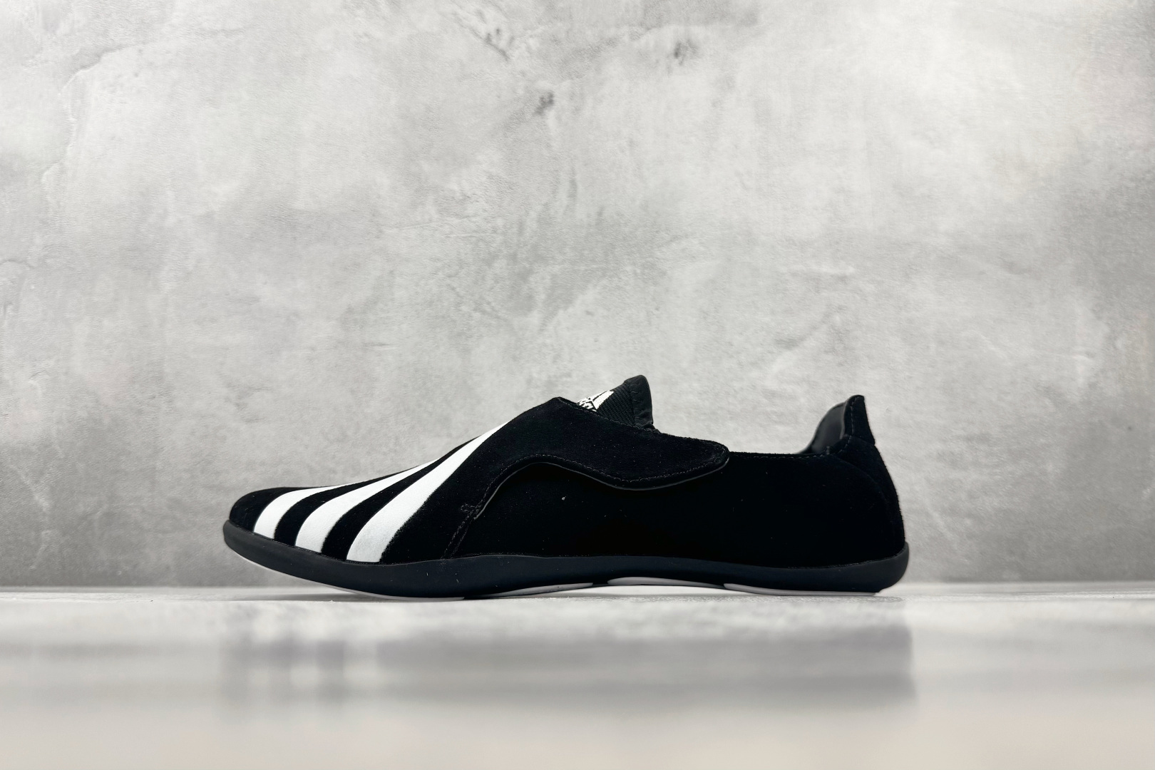 HD 平台订单 adidas × Pharrell Williams Vario Flat Earther 黑白 货号：