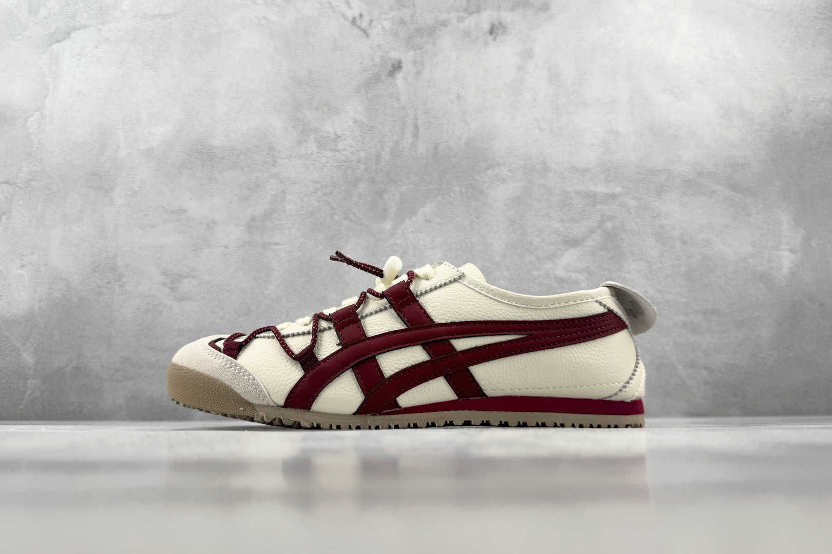广版  Onitsuka Tiger鬼塚虎 MEXICO 66 VINY 米色/红色 货号：1183C577-201 尺