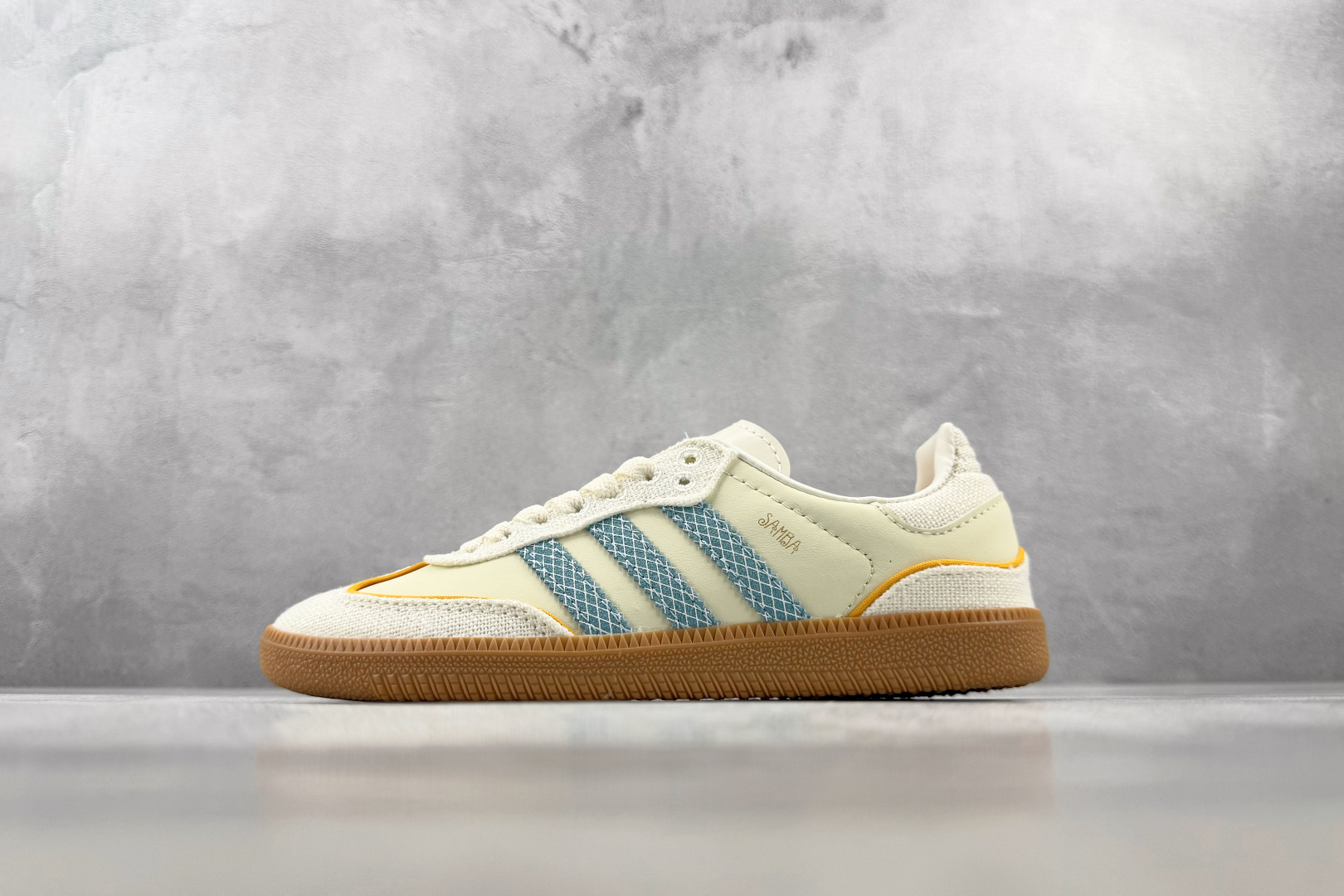 R版 出口订单 adidas originals SAMBA OG 米白蓝 货号：KH7837 尺码：35.5 36 3