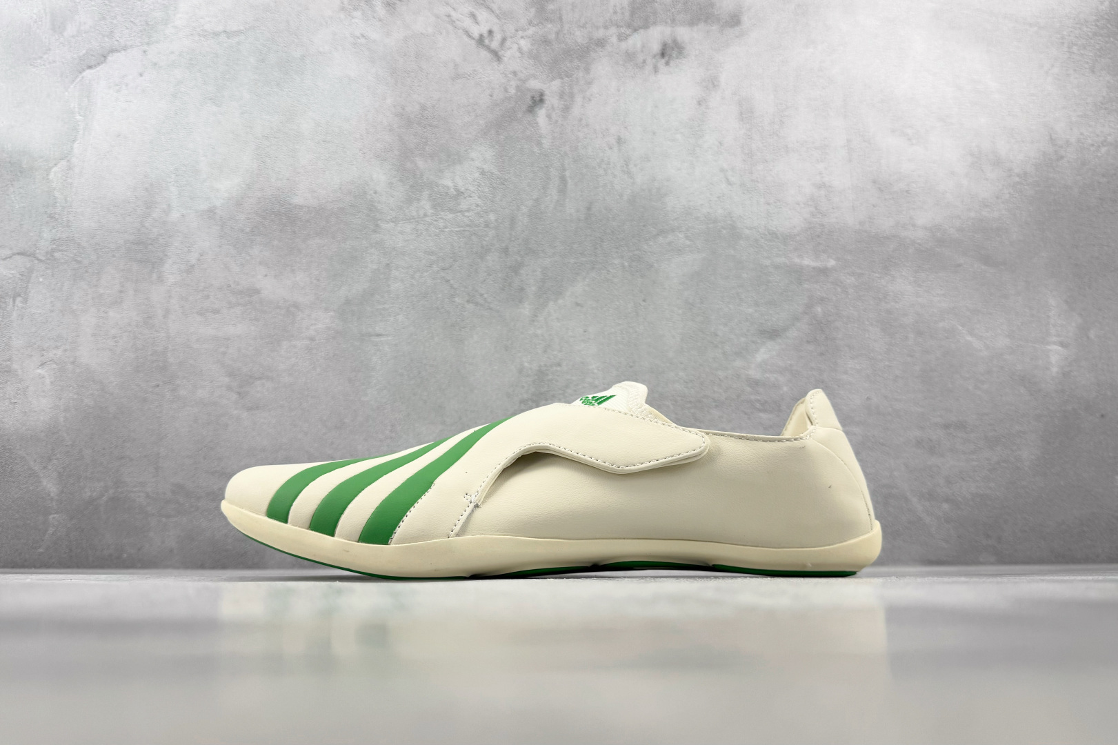 HD 平台订单 adidas × Pharrell Williams Vario Flat Earther 白绿 货号：