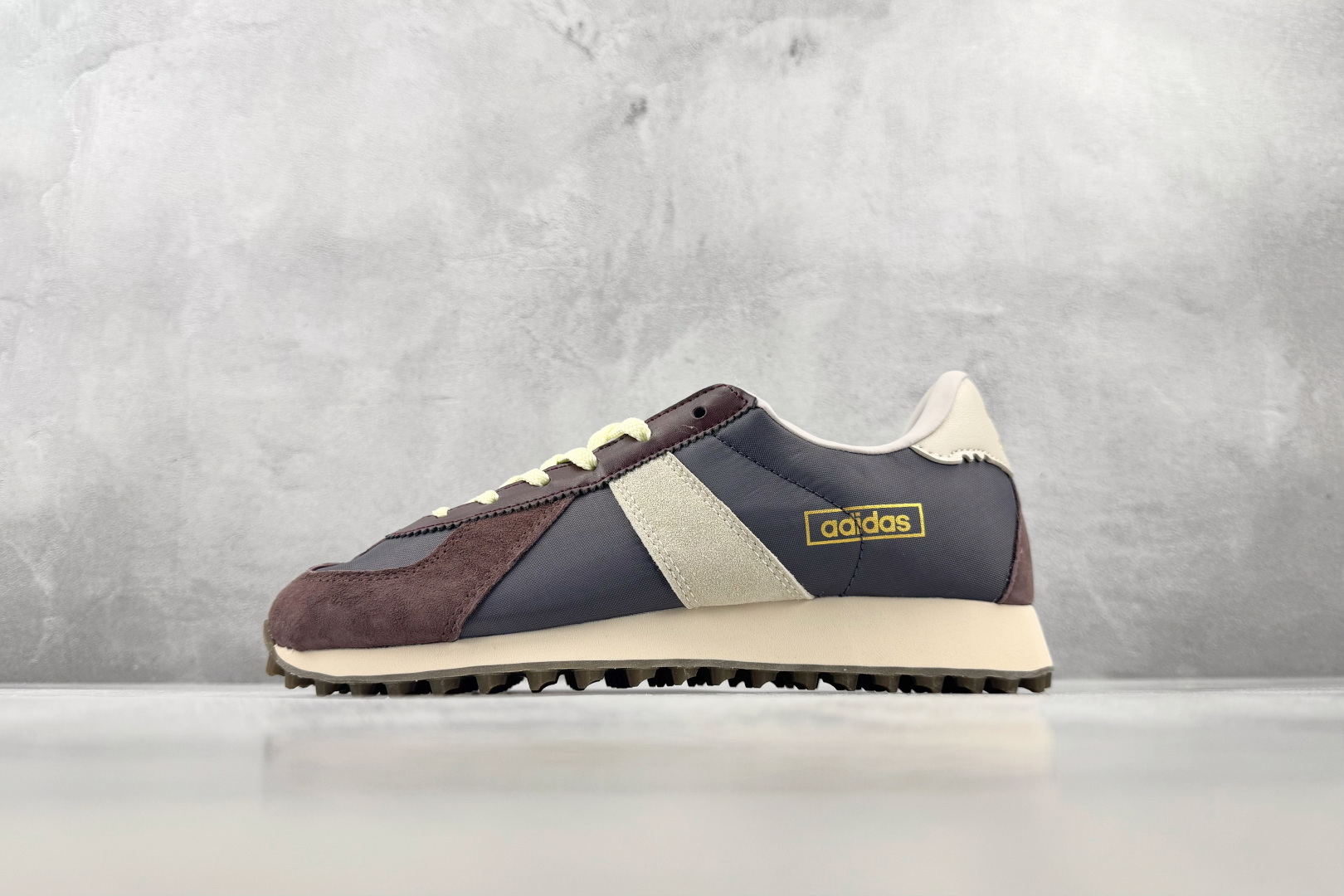 R 版出口订单 adidas originals × Whitaker GrouPBW RUN 酒红 货号：KK5016