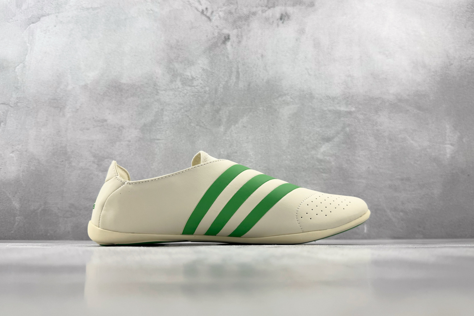 HD 平台订单 adidas × Pharrell Williams Vario Flat Earther 白绿 货号: HD 平台订单 adidas × Pharrell Williams Vario Flat Earther 白绿 货号: