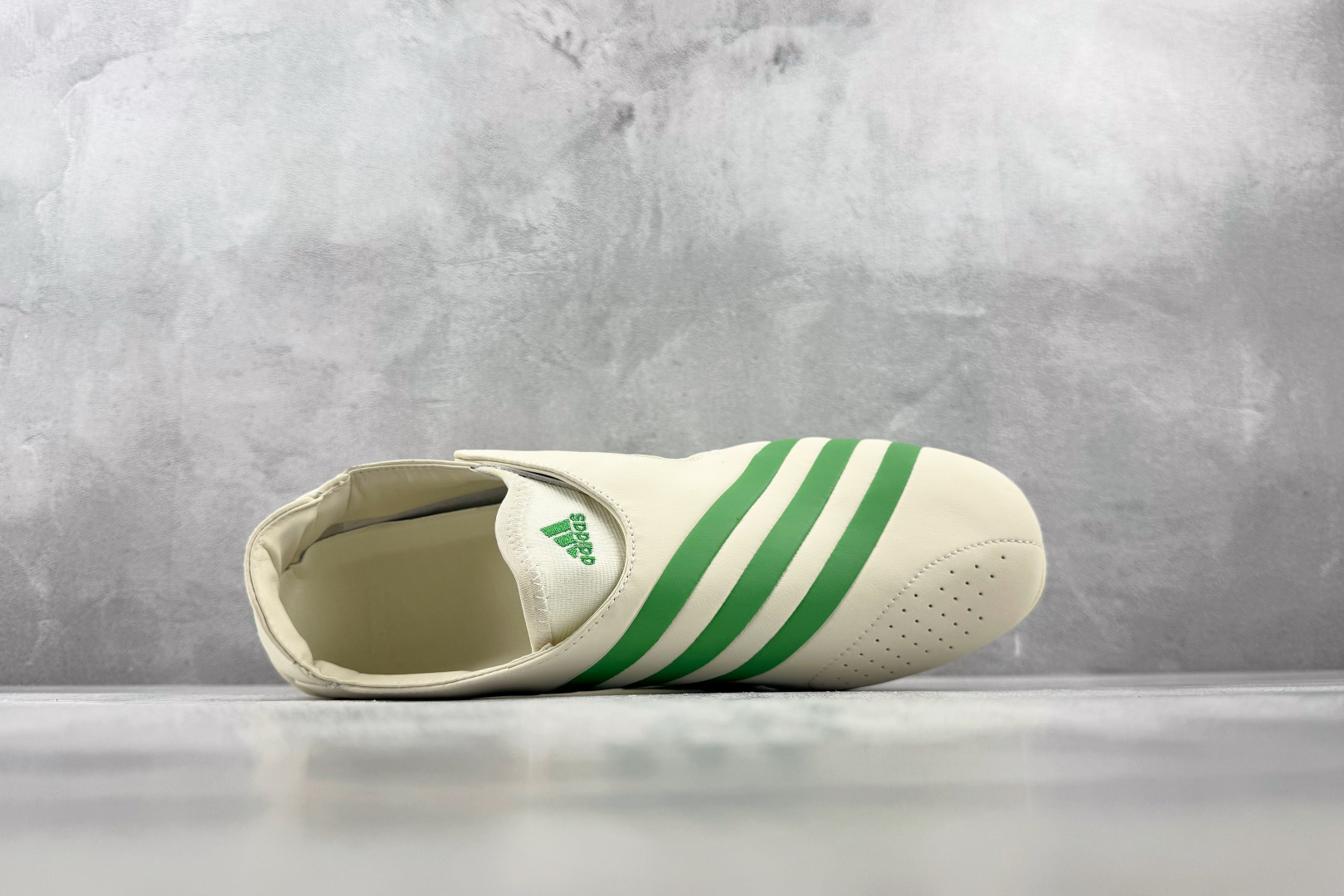HD 平台订单 adidas × Pharrell Williams Vario Flat Earther 白绿 货号: HD 平台订单 adidas × Pharrell Williams Vario Flat Earther 白绿 货号: