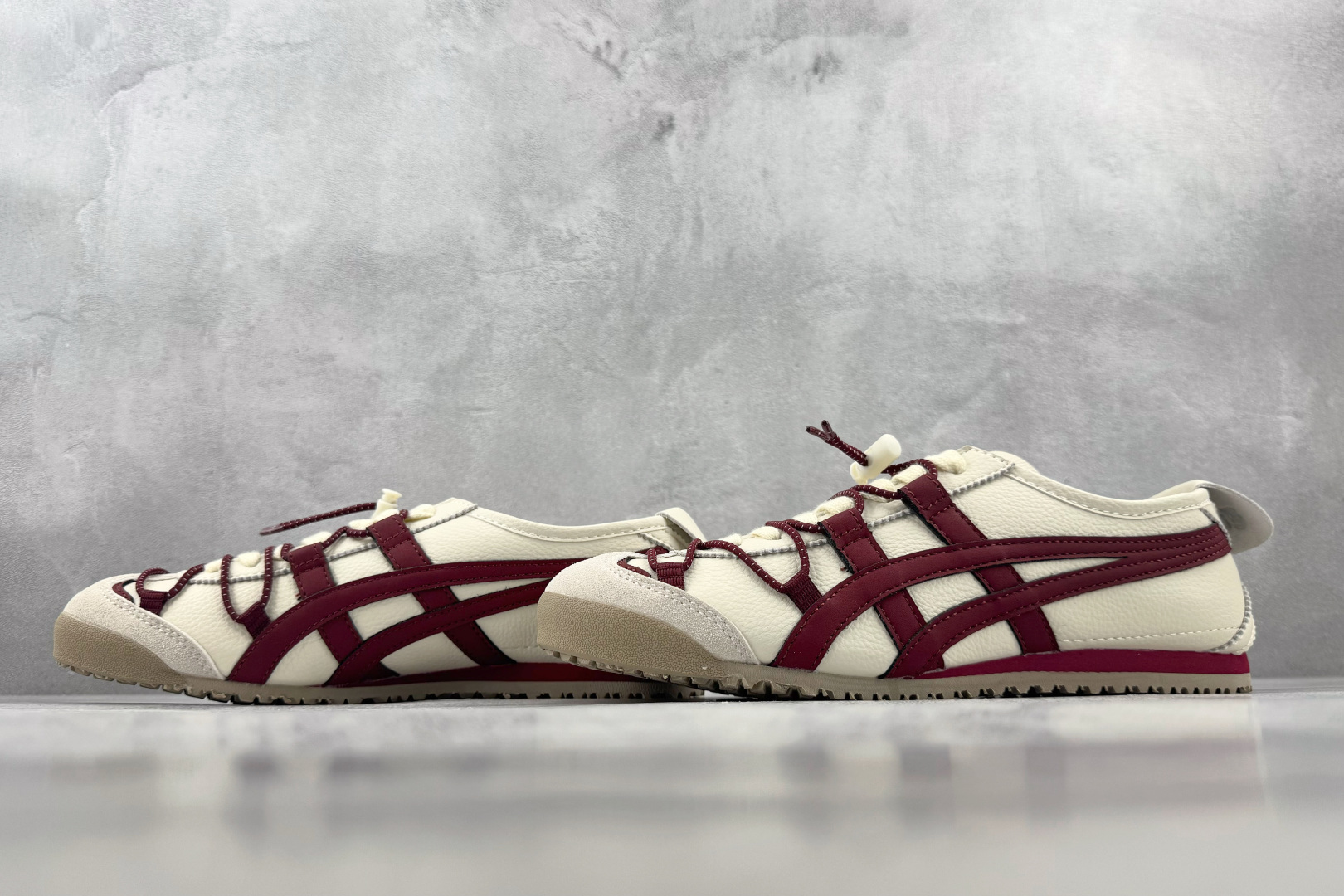 广版 Onitsuka Tiger鬼塚虎 MEXICO 66 VINY 米色/红色 货号:1183C577-201 尺 广版 Onitsuka Tiger鬼塚虎 MEXICO 66 VINY 米色/红色 货号:1183C577-201 尺