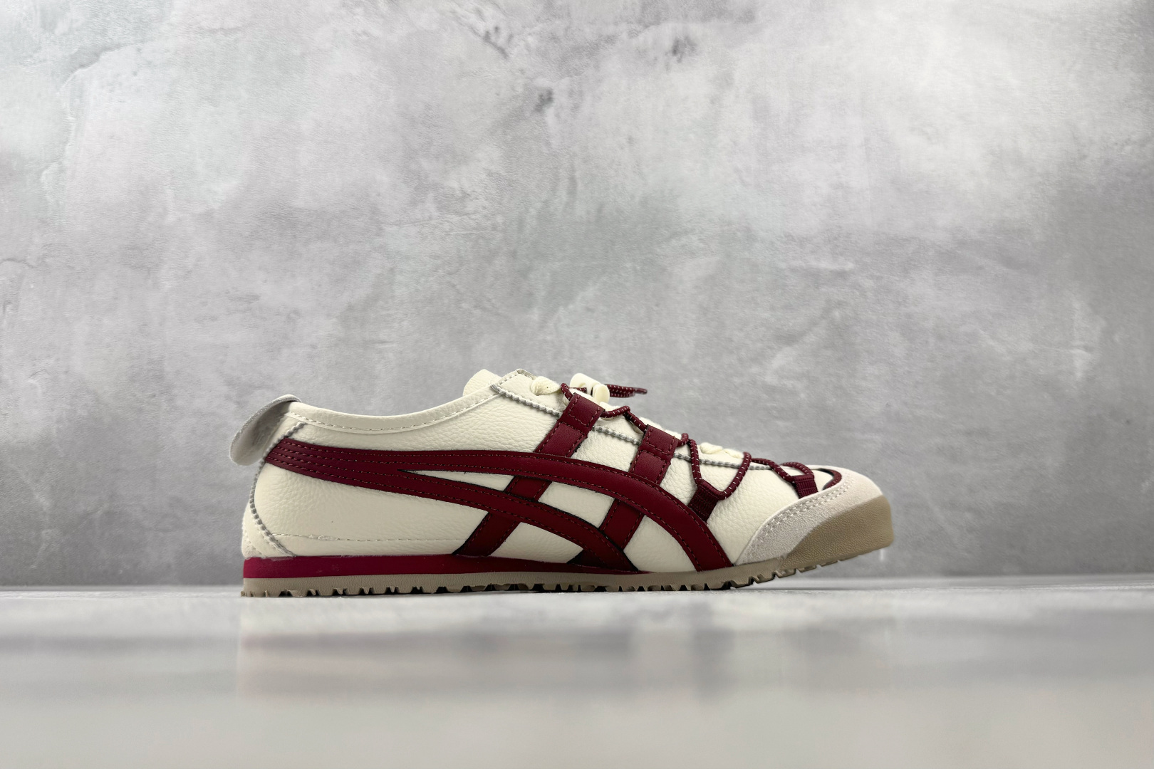 广版 Onitsuka Tiger鬼塚虎 MEXICO 66 VINY 米色/红色 货号:1183C577-201 尺 广版 Onitsuka Tiger鬼塚虎 MEXICO 66 VINY 米色/红色 货号:1183C577-201 尺