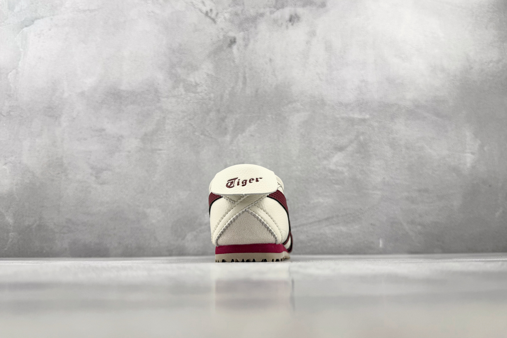 广版 Onitsuka Tiger鬼塚虎 MEXICO 66 VINY 米色/红色 货号:1183C577-201 尺 广版 Onitsuka Tiger鬼塚虎 MEXICO 66 VINY 米色/红色 货号:1183C577-201 尺